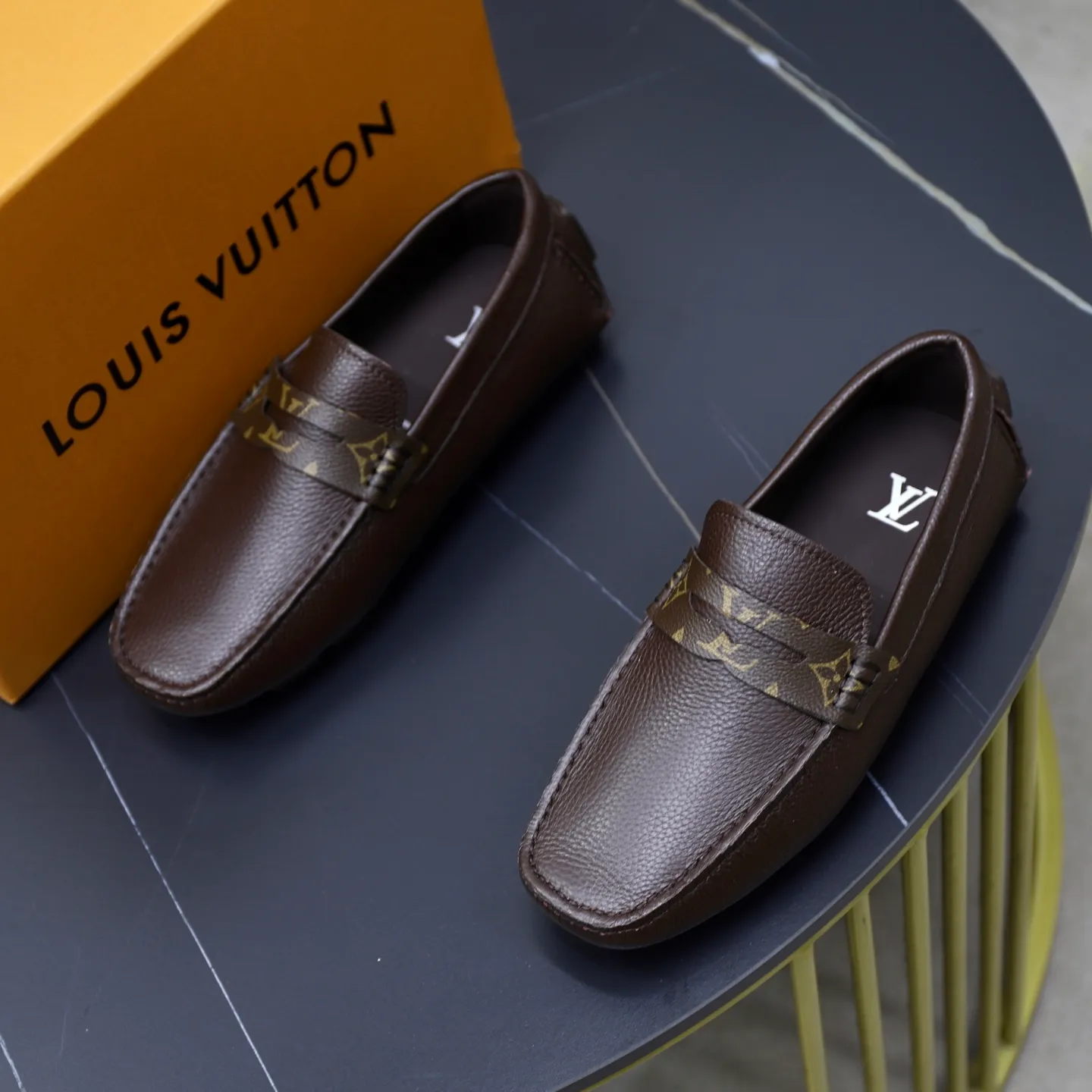 Ex-factory price: 460💰【LV】Louis Vuitton ⚠️High-end men’s driving and pedal series ⚠️38-44 (customized for 45) ⚠️All original cowhide leather! Thick and soft! Made entirely of calfskin lining! Rubber sheet anti-slip beanie sole! Three-dimensional package technology! Fashionable and classic! Handicrafts! Original high quality! Feel free to compare!